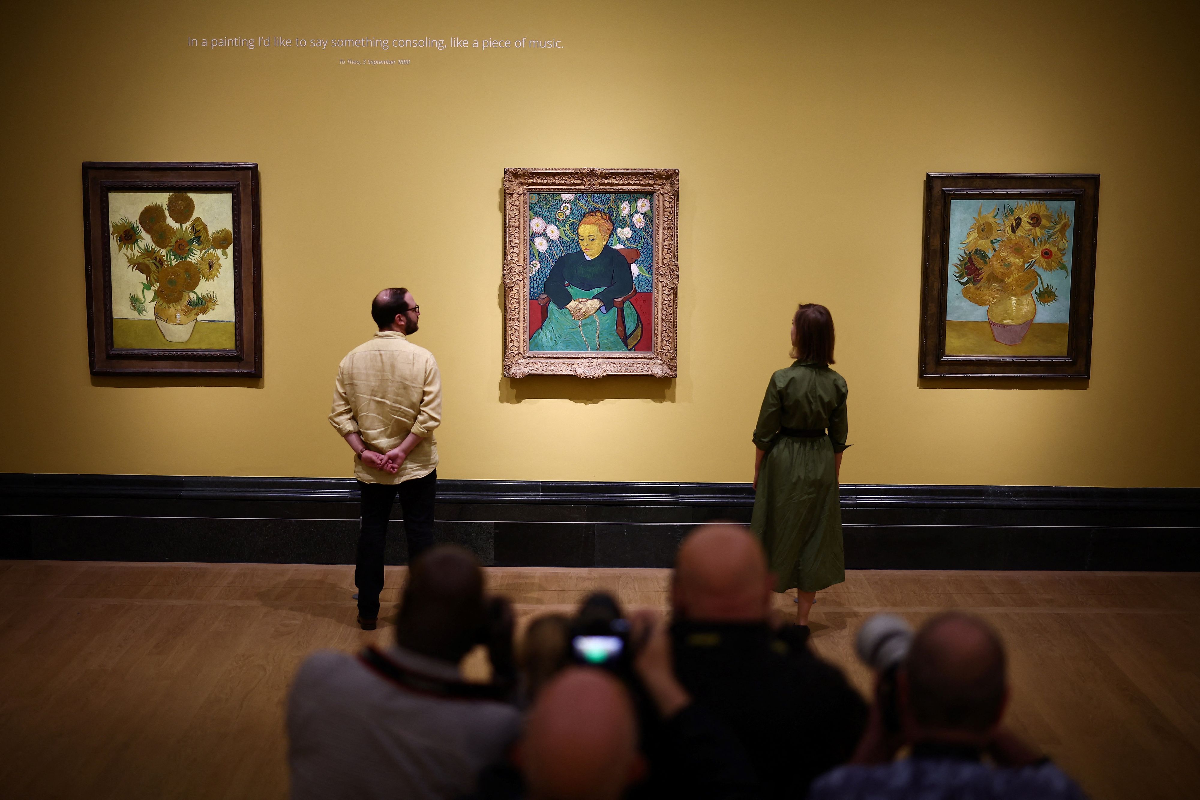 Des Tournesols de Van Gogh enfin présentés en triptyque