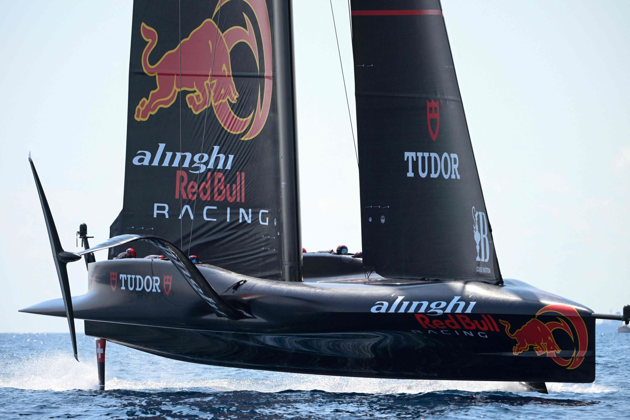 «Alinghi» nettement battu lors des deux premières manches