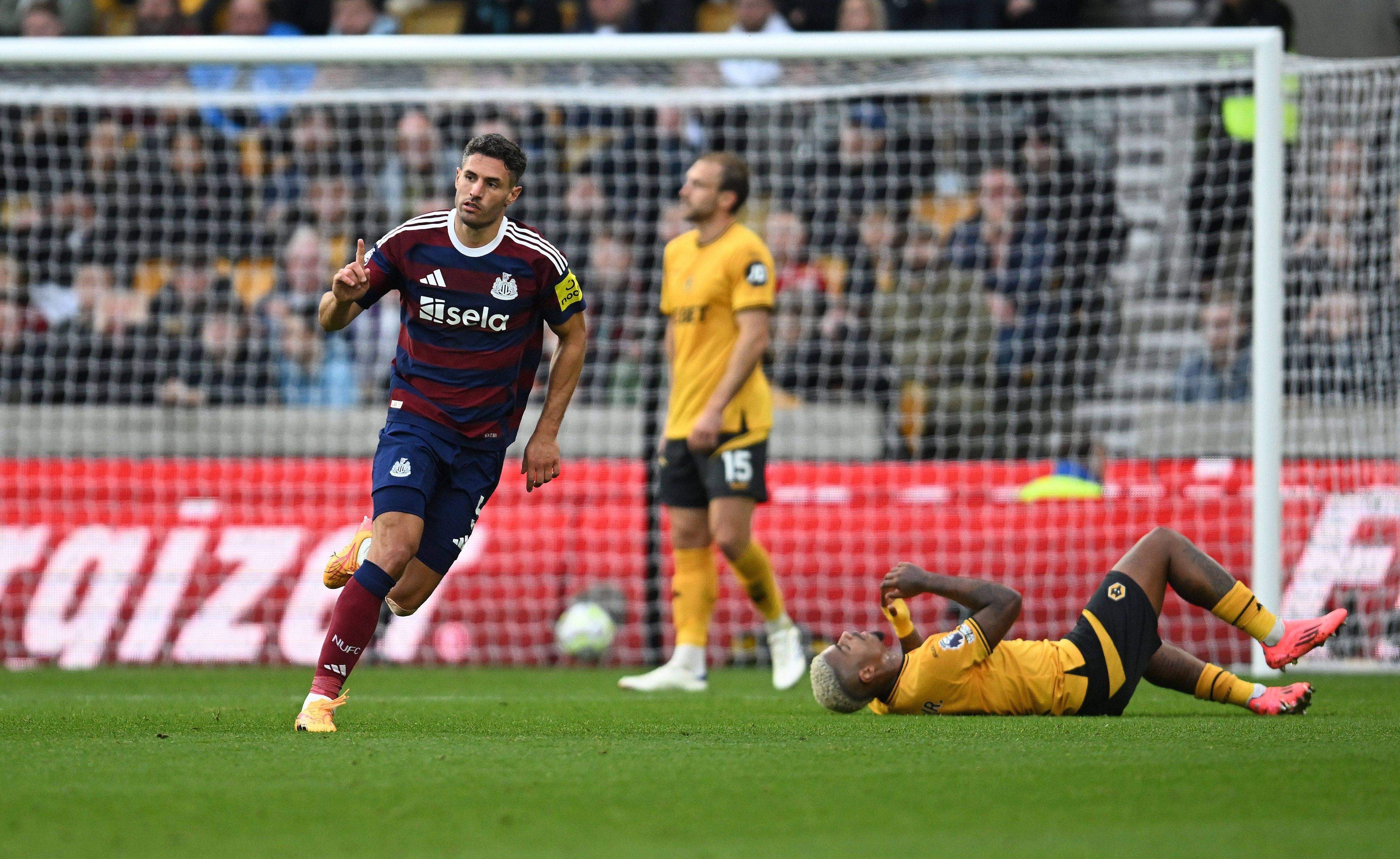 Fabian Schär inscrit un but somptueux avec Newcastle