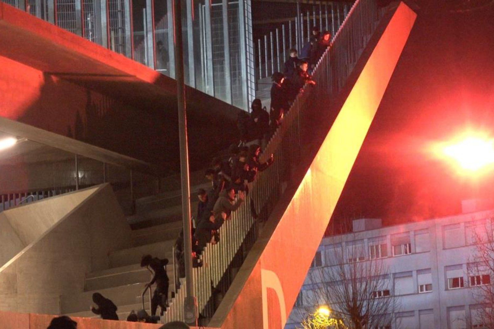 Interdiction de stade de cinq ans pour l'auteur du jet de pétard