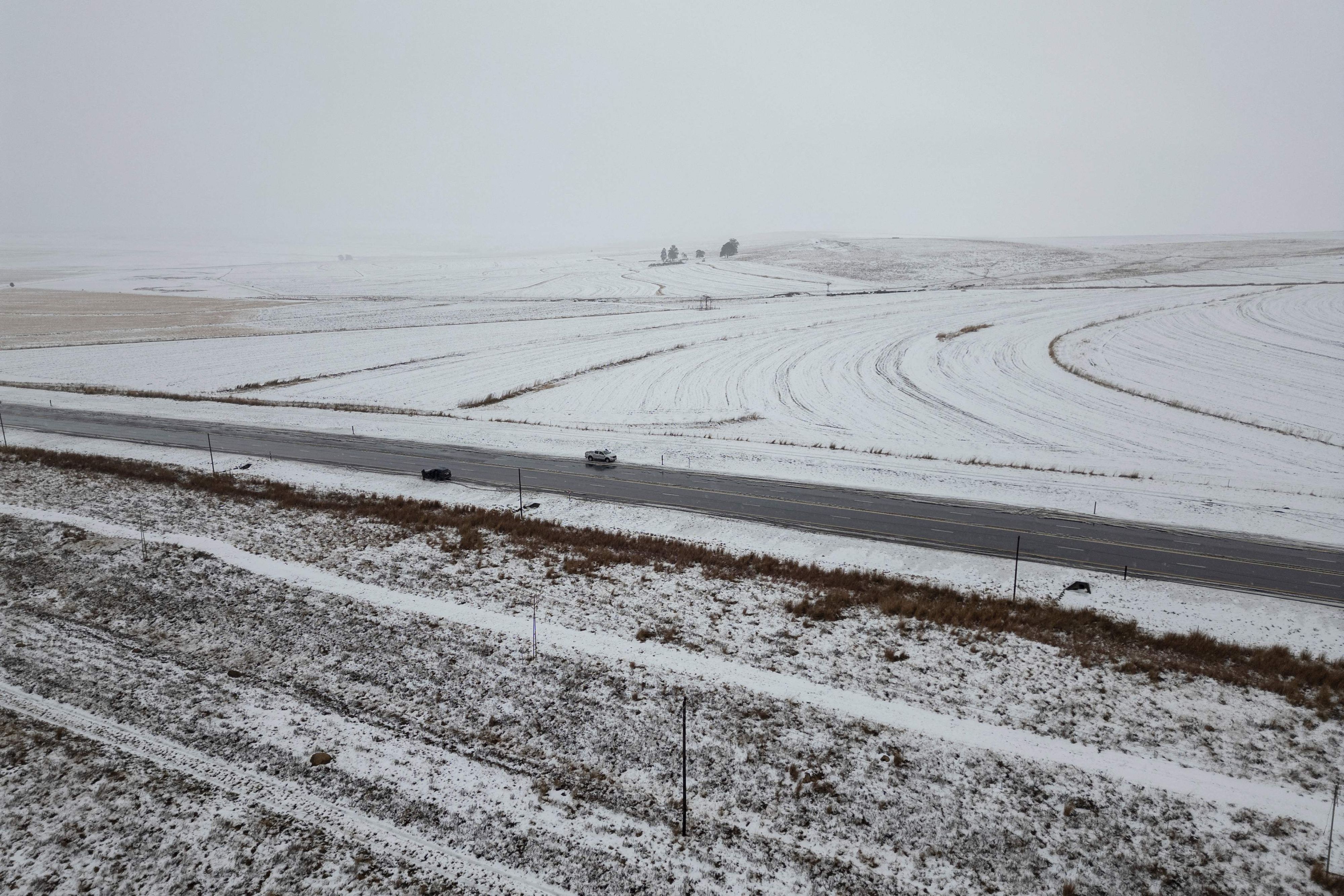 Des chutes de neige bloquent les routes en Afrique du Sud