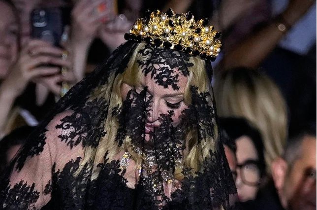 Avant le show de Bottega Veneta, Madonna crée la surprise