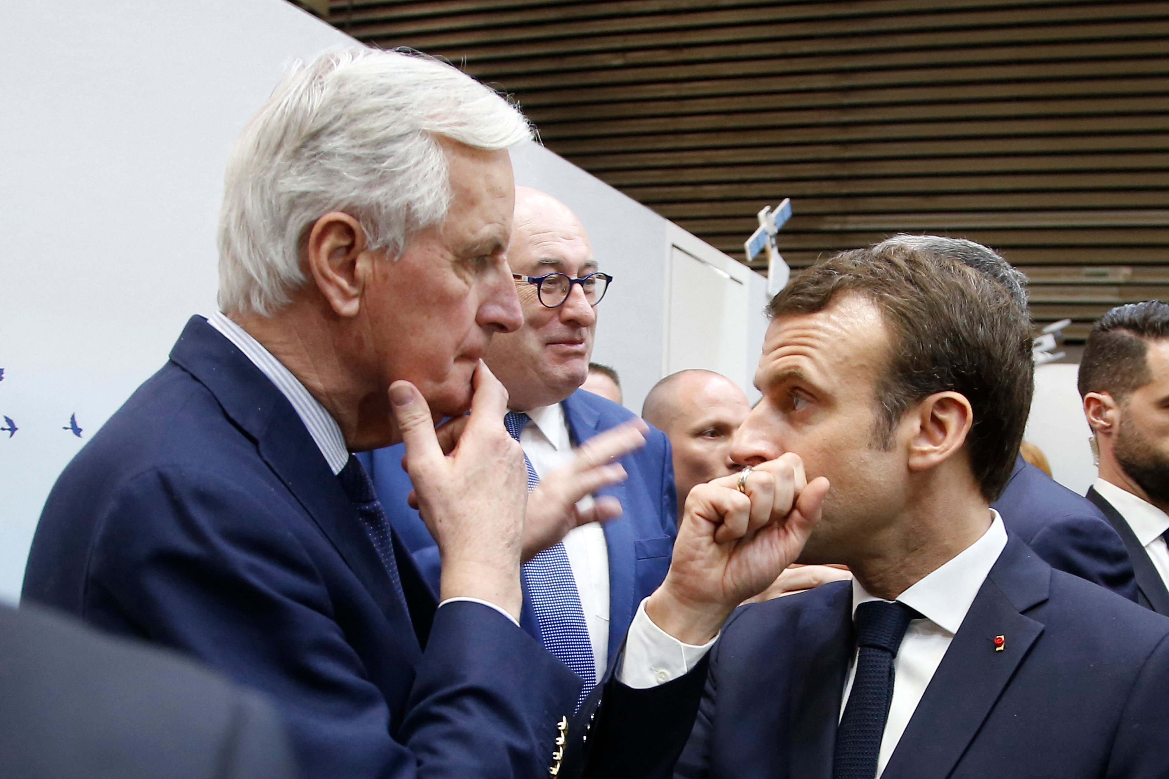 Michel Barnier et Emmanuel Macron n'ont pas du tout la cote