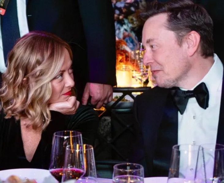 «Pas de relation romantique avec Mme Meloni», jure Elon Musk