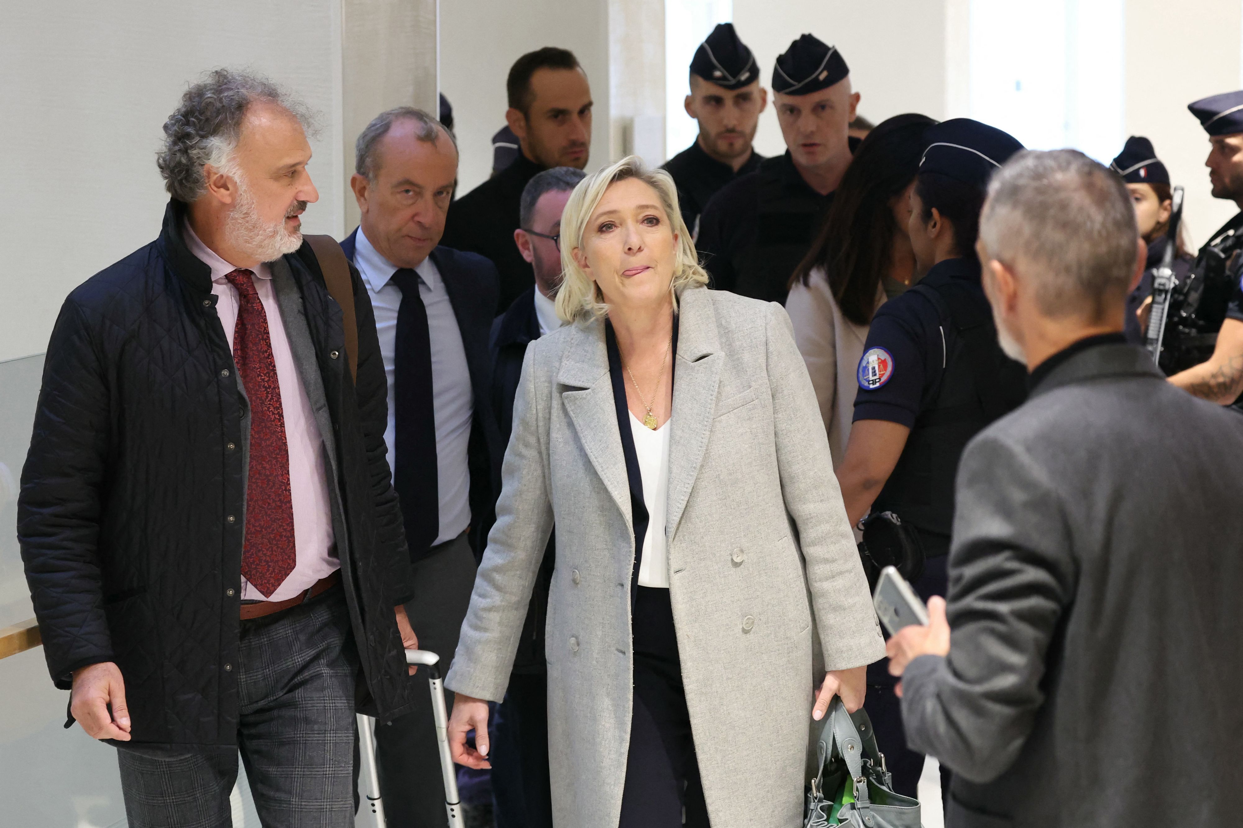 Marine Le Pen «très sereine» avant le début de son procès et de celui du RN