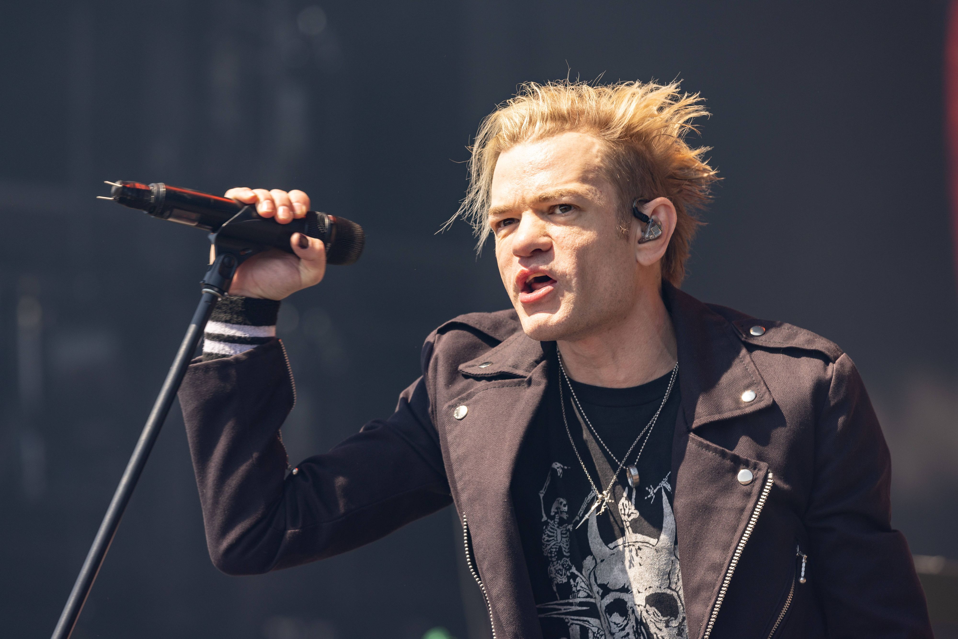 Le chanteur de Sum 41 accuse son ancien manager d'abus sexuels