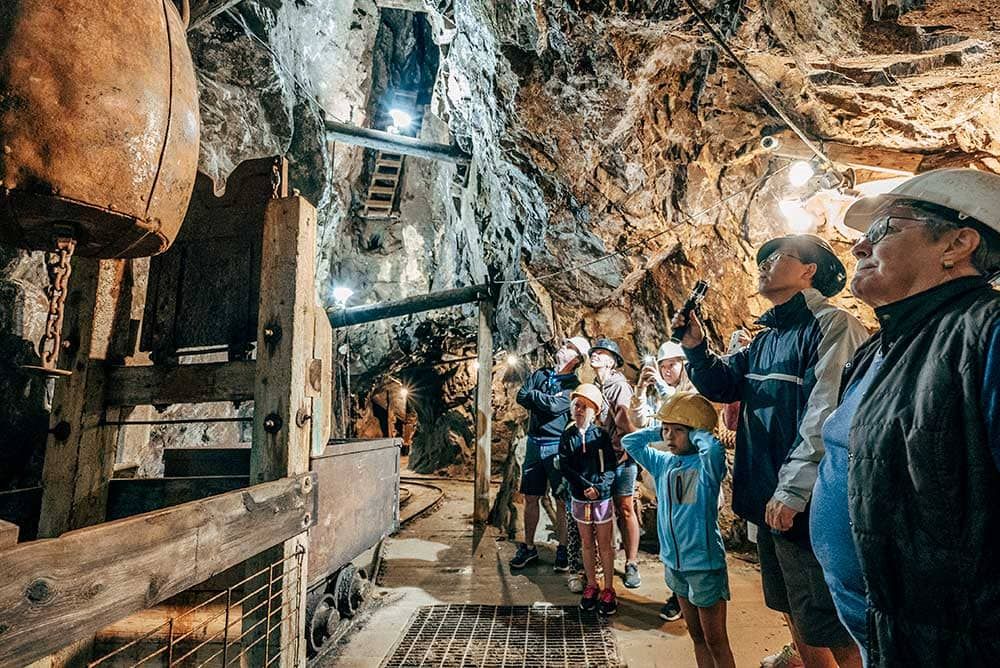 Un mort dans l'accident d'un ascenseur dans une mine d'or touristique