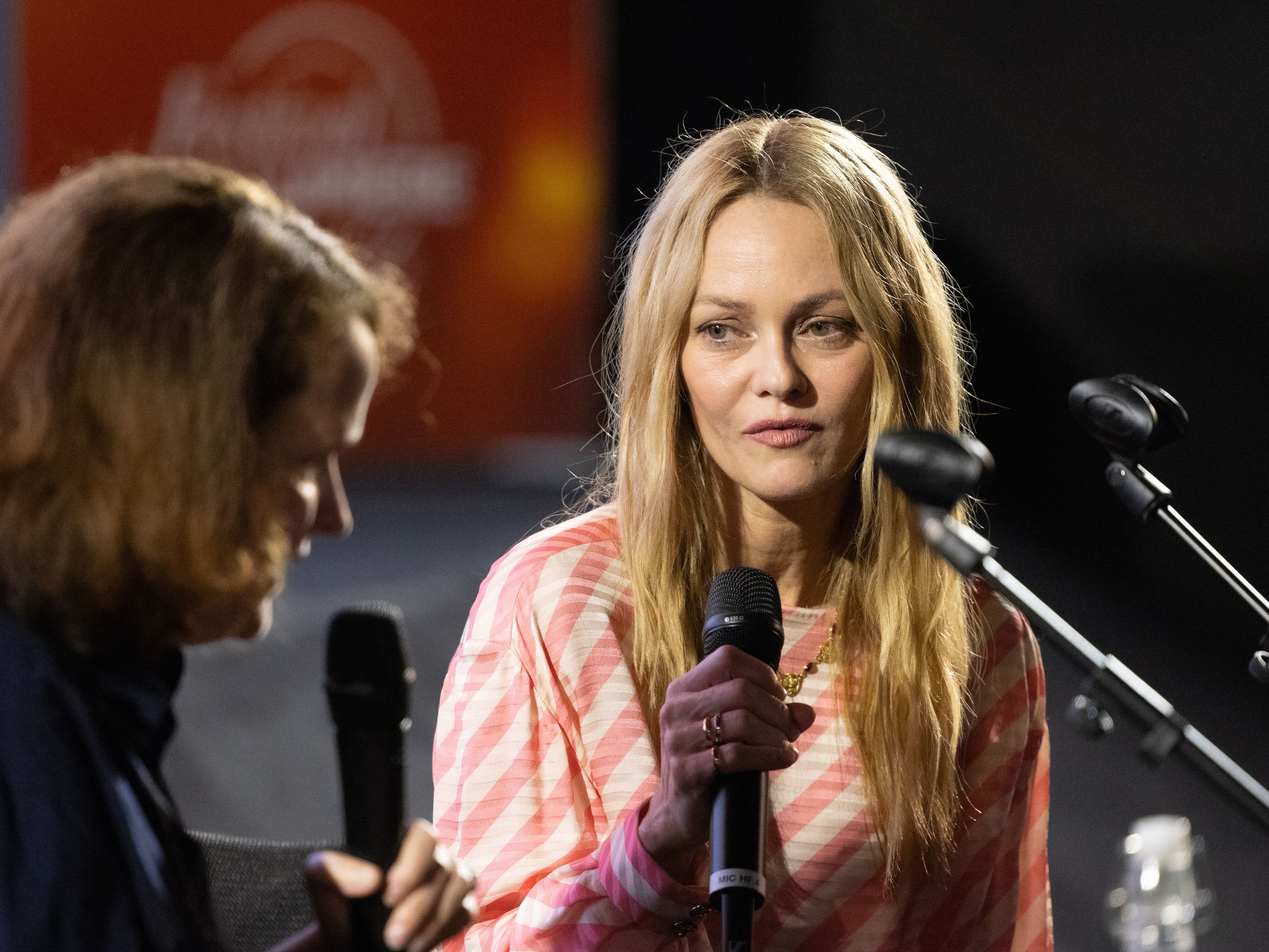 Vanessa Paradis raconte un tournage avec Alain Delon et Jean-Paul Belmondo