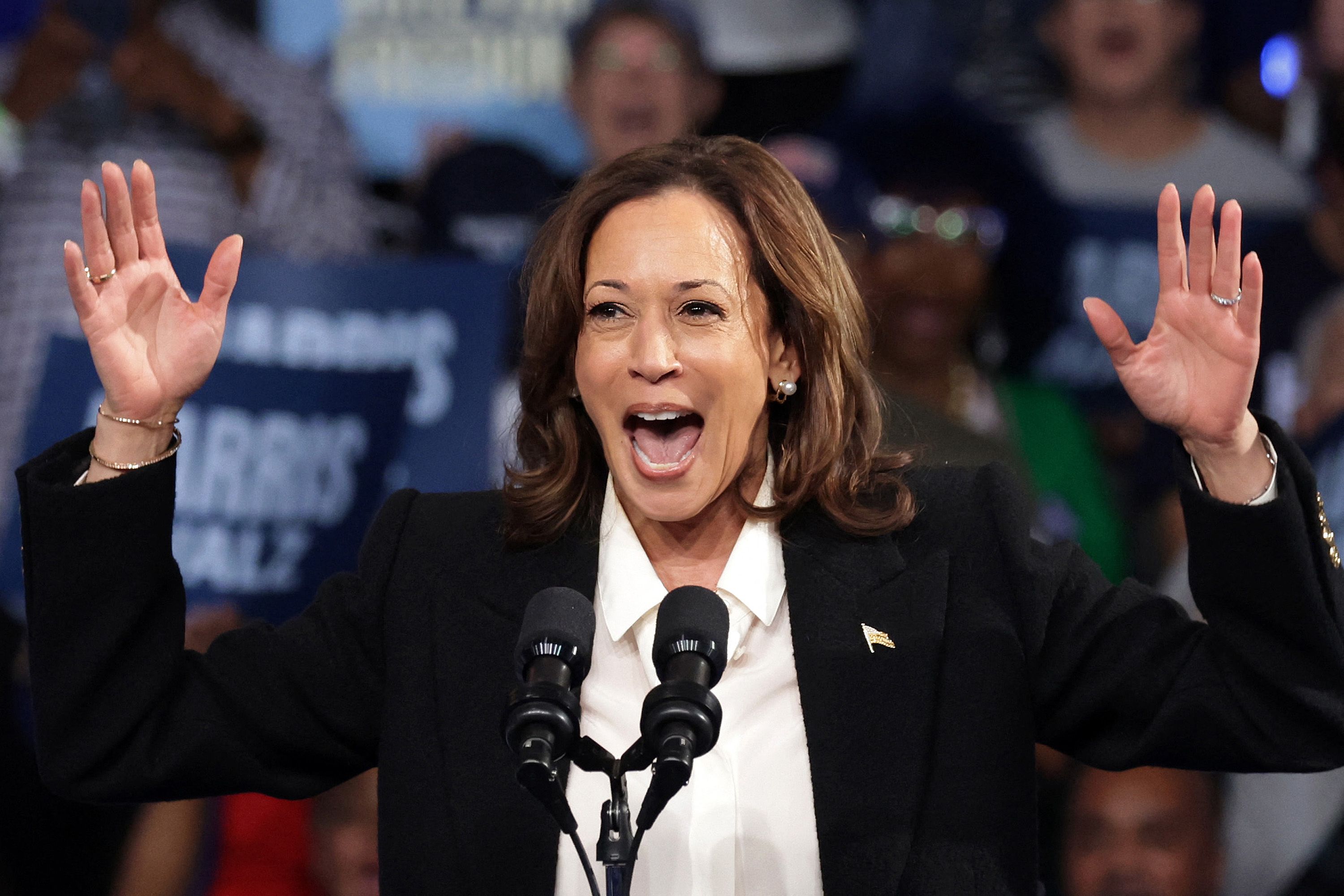 Kamala Harris et Donald Trump toujours au coude-à-coude