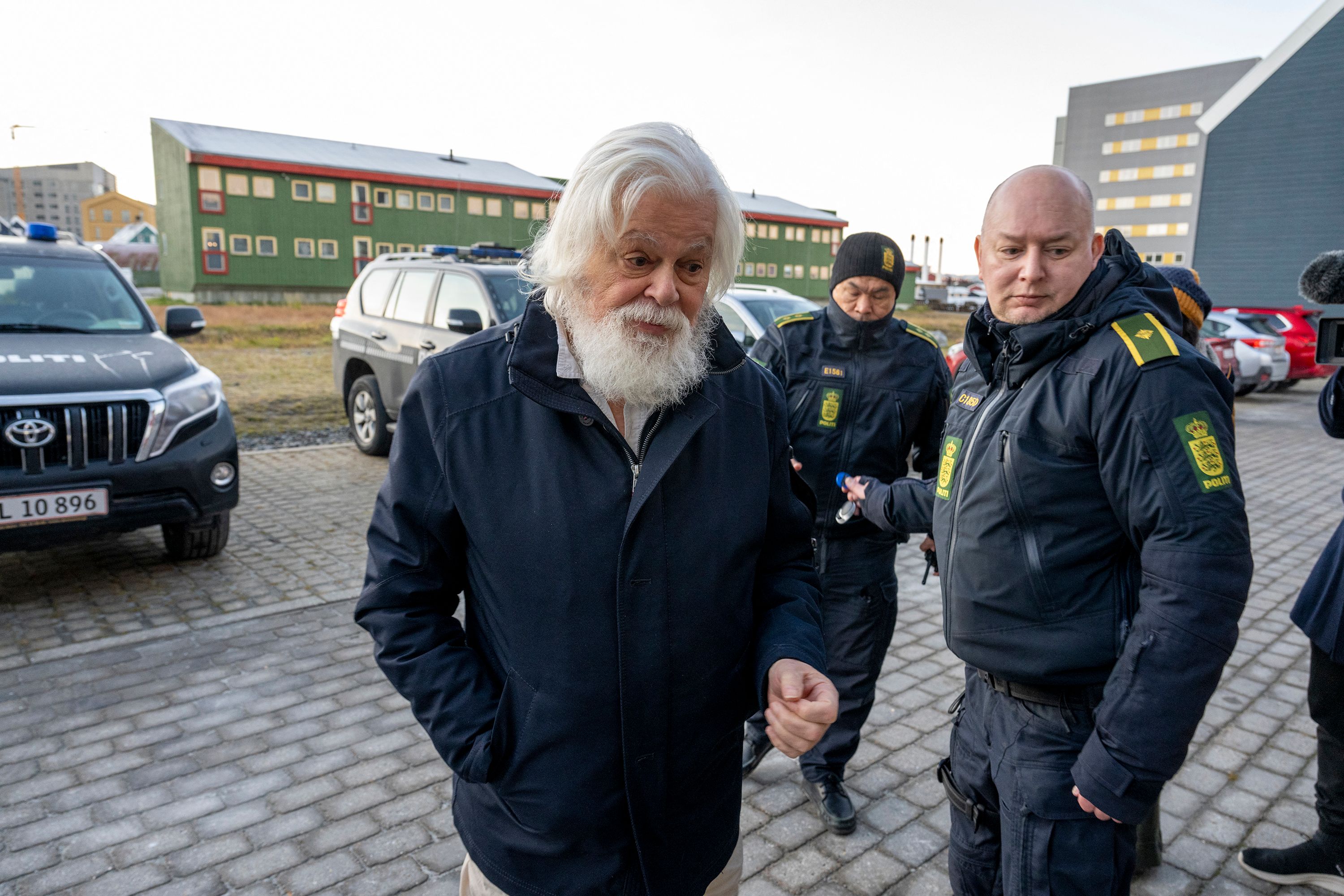 Paul Watson adresse à Macron une demande d'asile politique