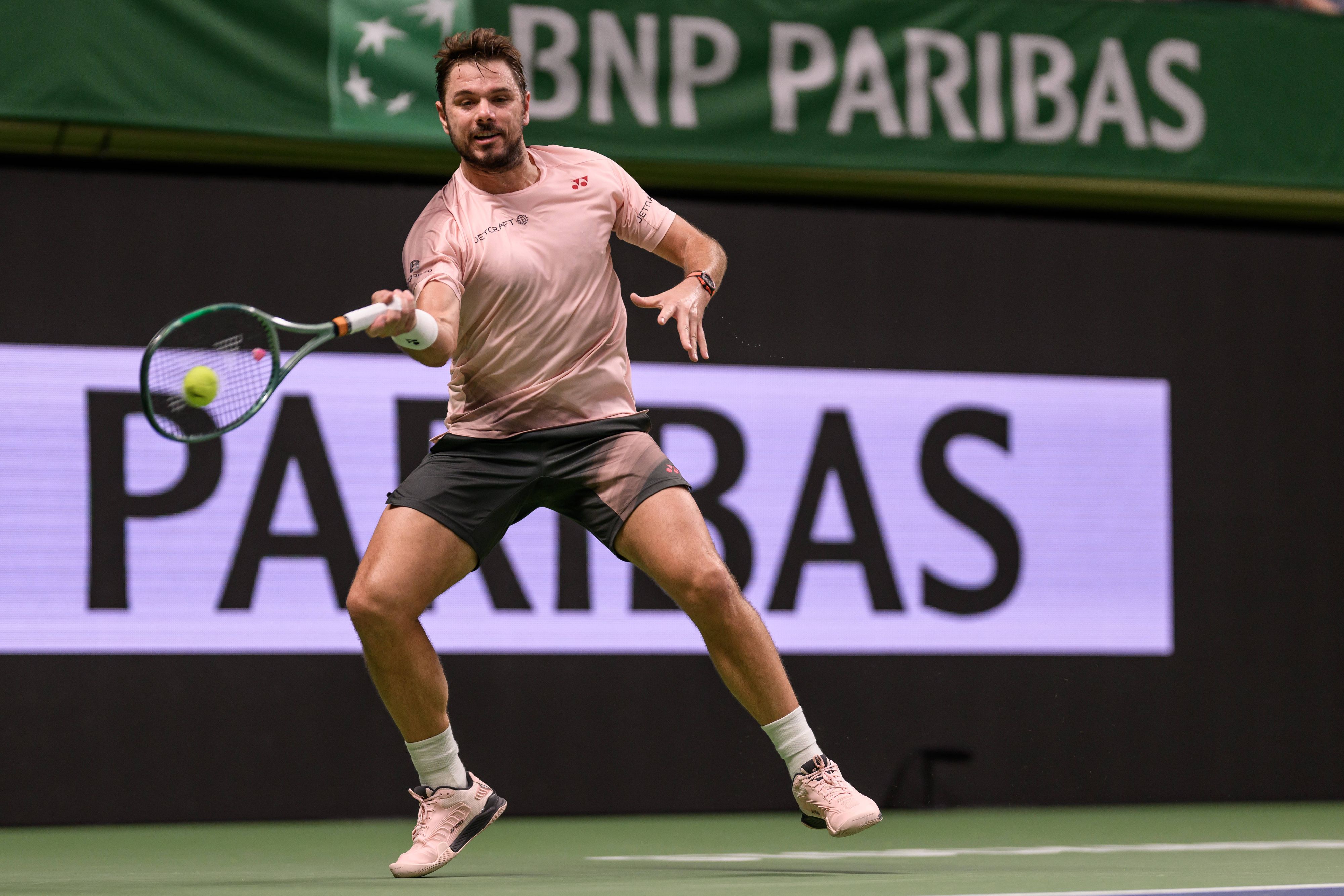 Wawrinka aligne enfin deux victoires de suite