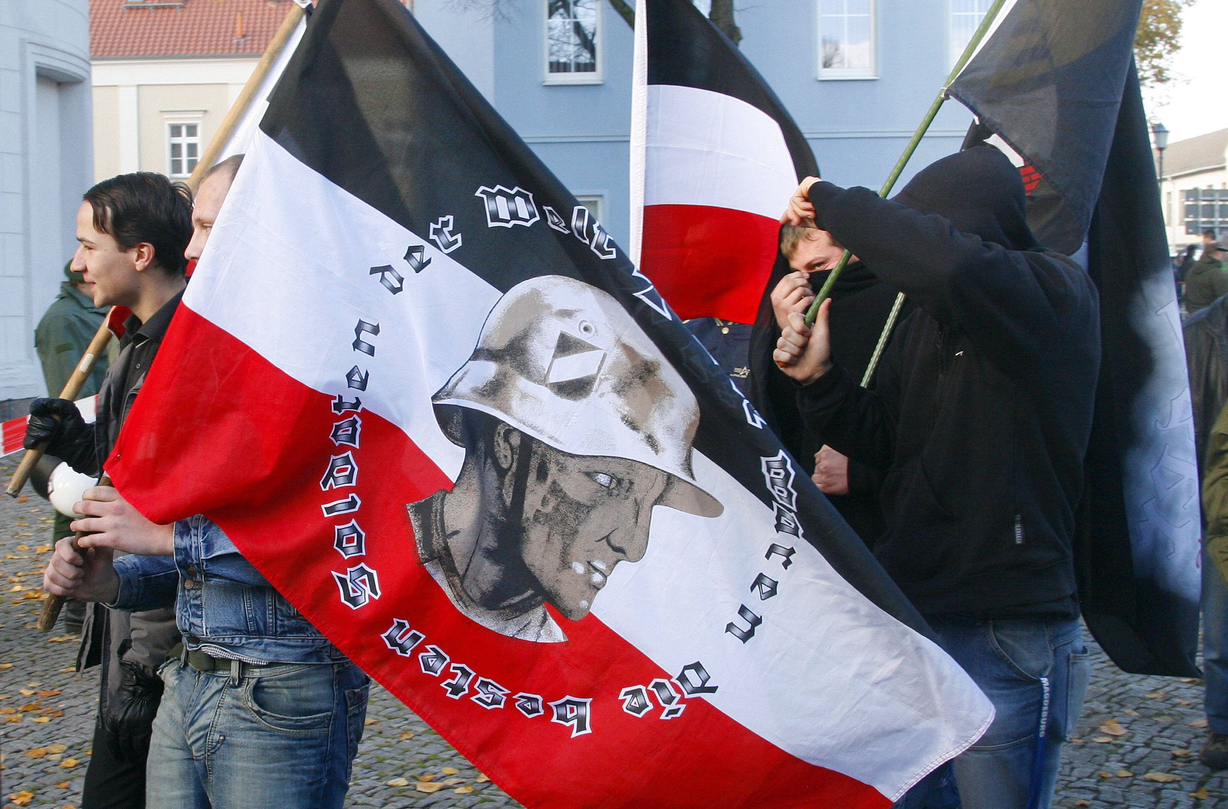 Un néo-nazi autrichien arrêté par la police à son entrée en Suisse