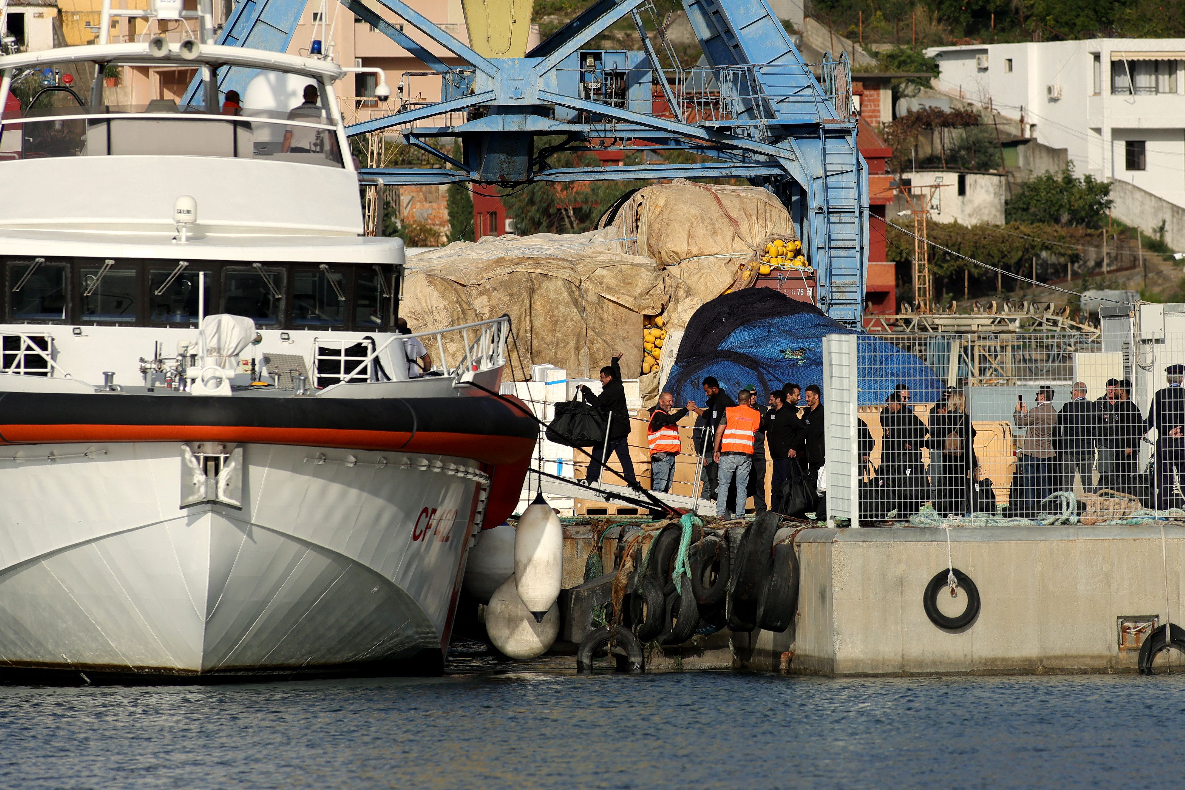 Les migrants envoyés en Albanie retournent en Italie