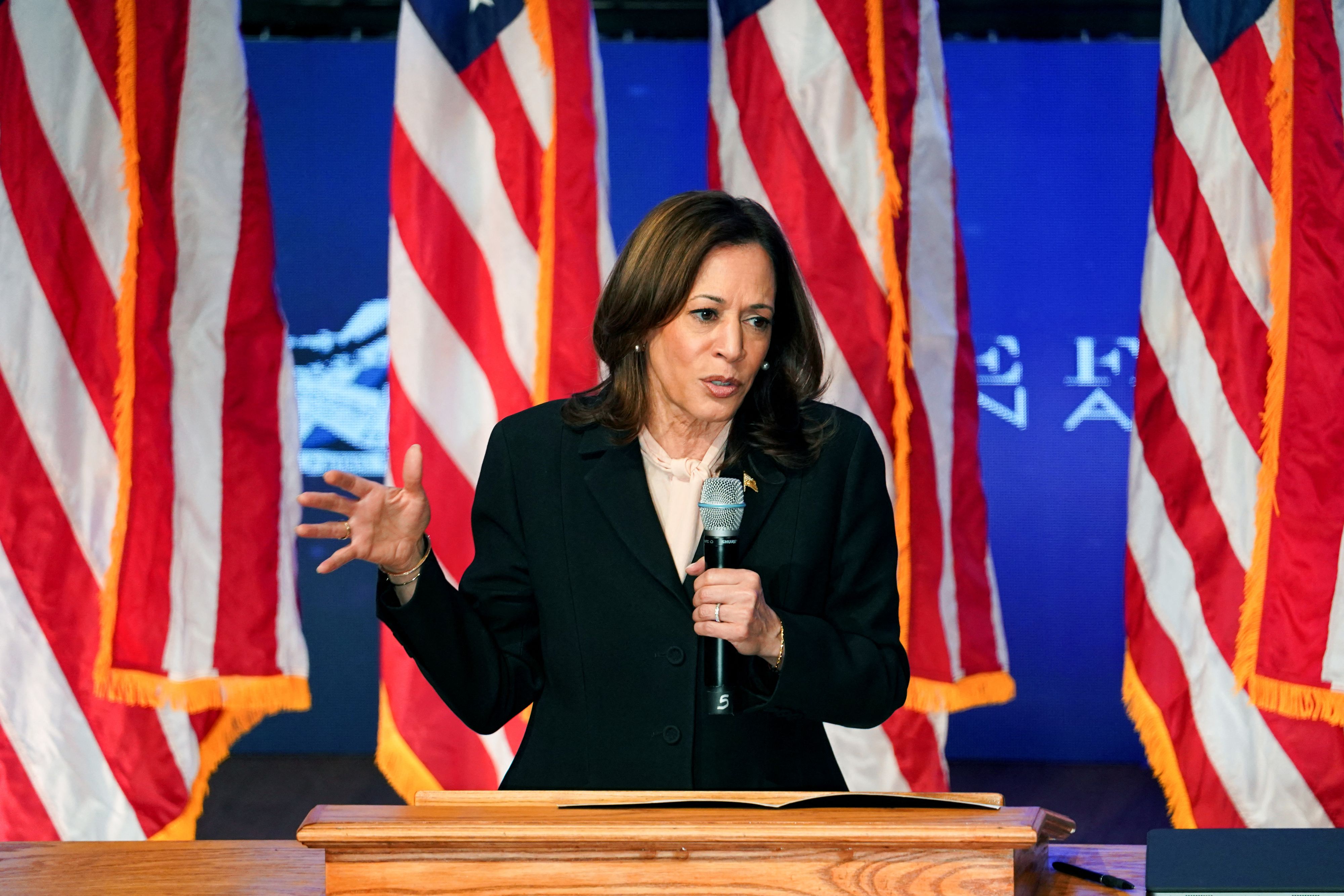 Pour Kamala Harris, Donald Trump «avilit» le poste de président