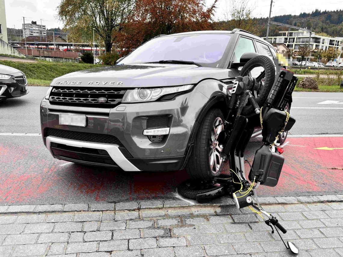 Un ado en boguet blessé dans une collision avec un SUV