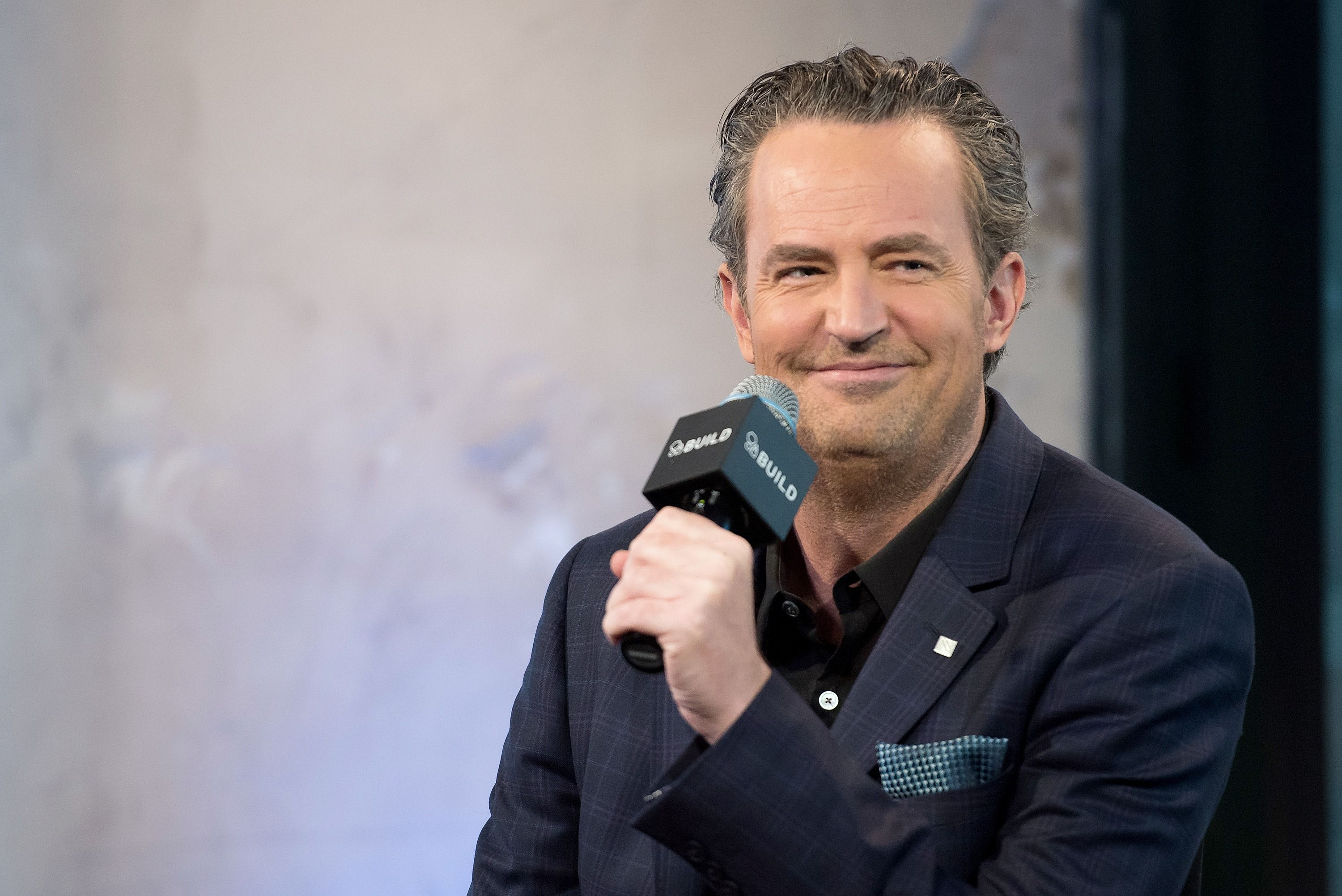 La famille de Matthew Perry sort du silence un an après sa mort