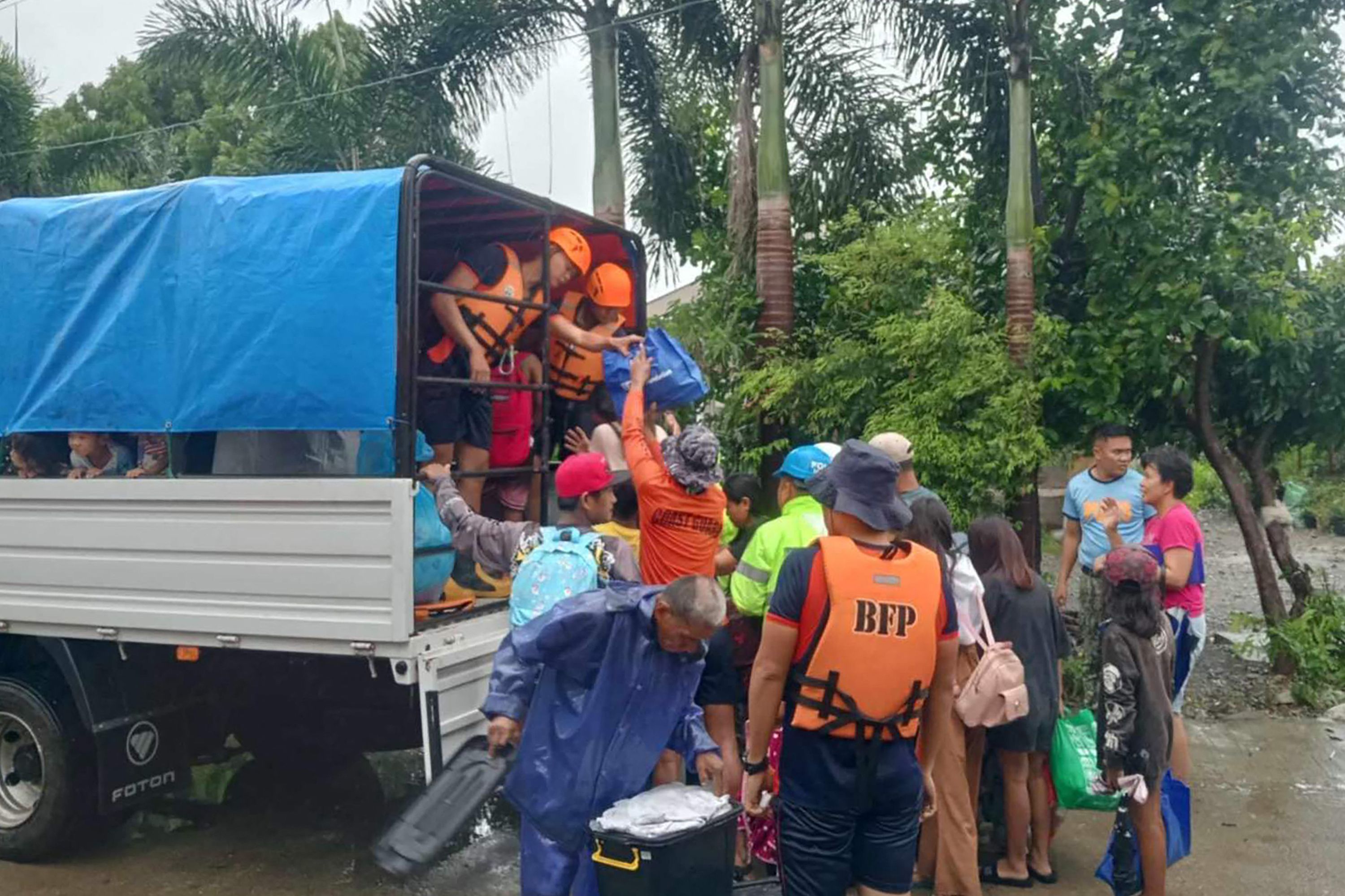 Le bilan de la tempête Trami s'alourdit à au moins 97 morts