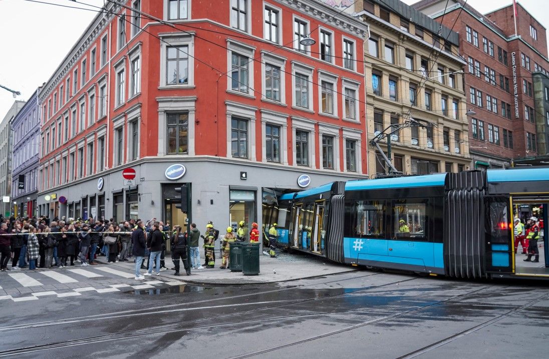 Un tramway finit sa course dans un magasin à Oslo: quatre blessés