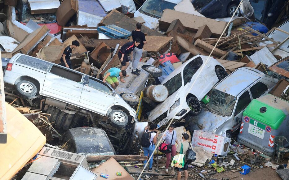 La recherche de survivants se poursuit après les «inondations du siècle»