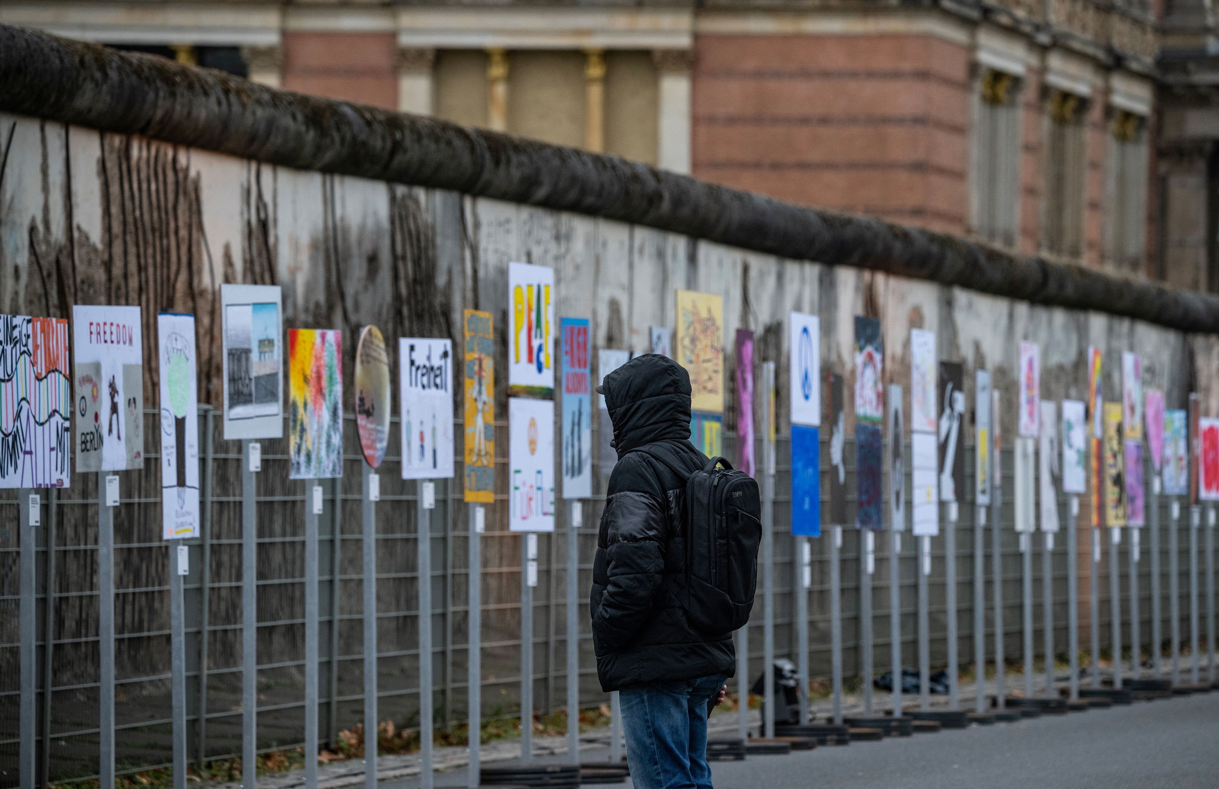 Une Allemagne en crise fête la chute du «Mur de la honte»